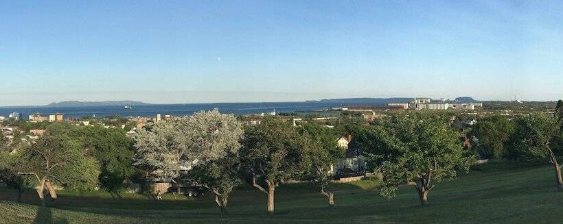 Delta Hotels By Marriott Thunder Bay