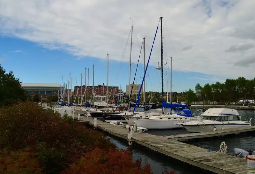 Delta Hotels By Marriott Thunder Bay