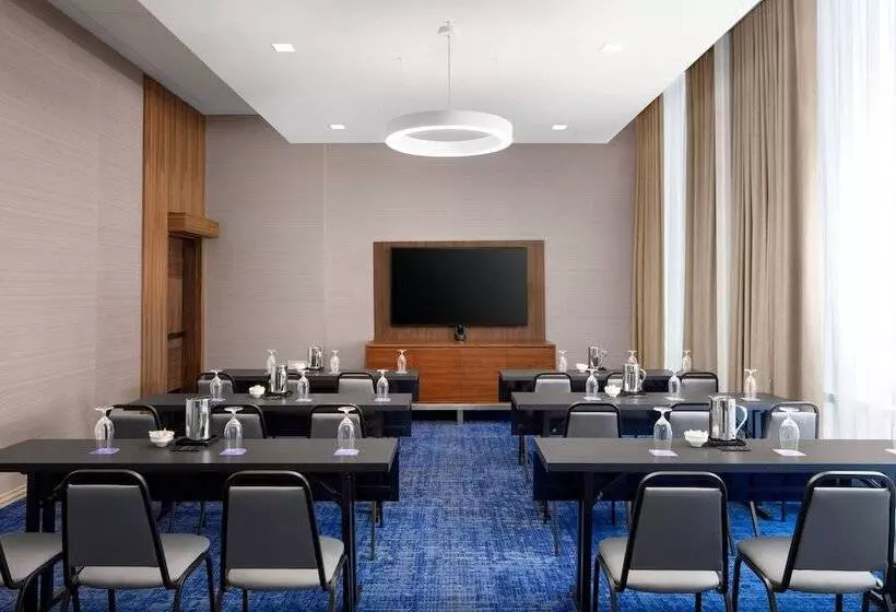 Delta Hotels By Marriott Thunder Bay