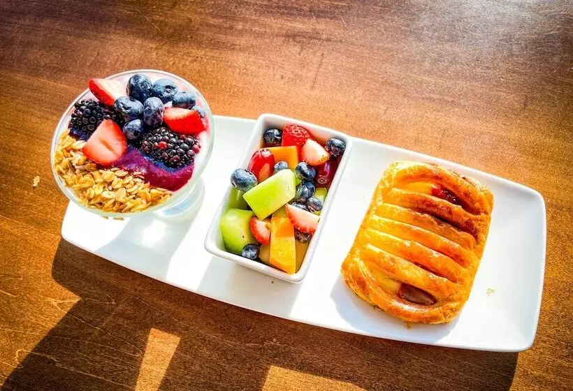 Delta Hotels By Marriott Thunder Bay