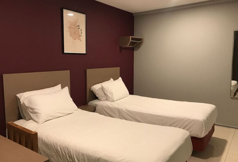 Hotel Oyo 434 Marbella