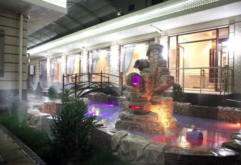 تختخواب و صبحانه Naxshab