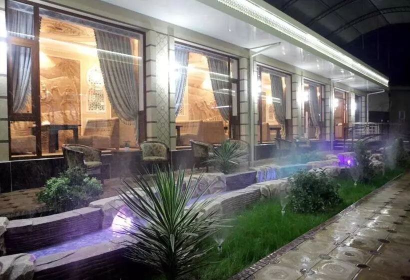 تختخواب و صبحانه Naxshab