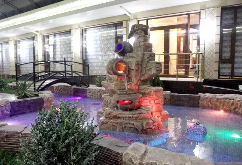 تختخواب و صبحانه Naxshab