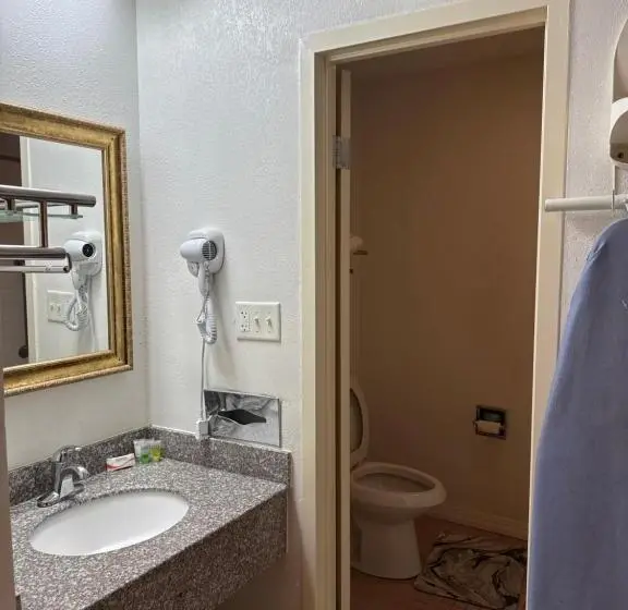 ホテル Ashburn Inn Of Manning