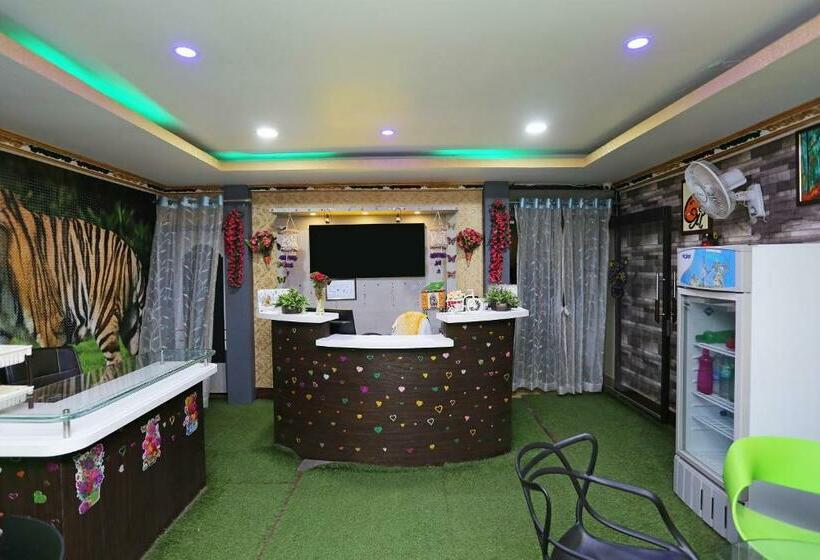 Hotel Capital O 14727 Greenland Classic