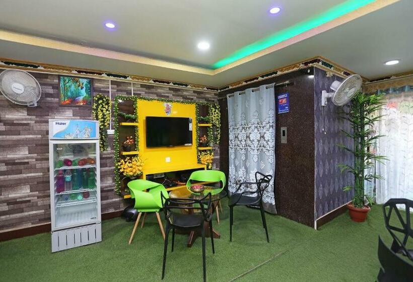 Hotel Capital O 14727 Greenland Classic