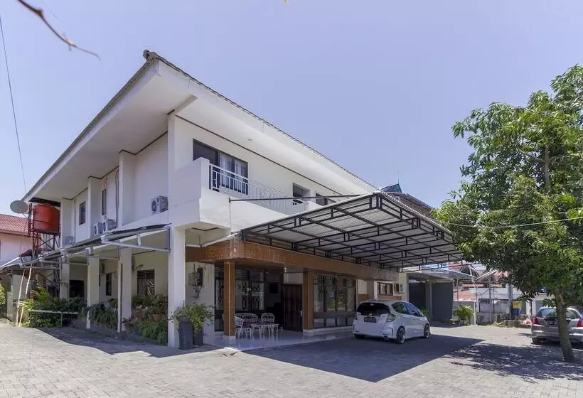 Majatalo Reddoorz Near Sam Ratulangi Airport Manado