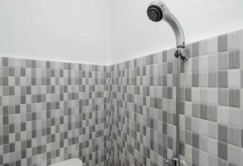 Majatalo Reddoorz Near Sam Ratulangi Airport Manado