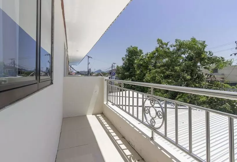 Majatalo Reddoorz Near Sam Ratulangi Airport Manado