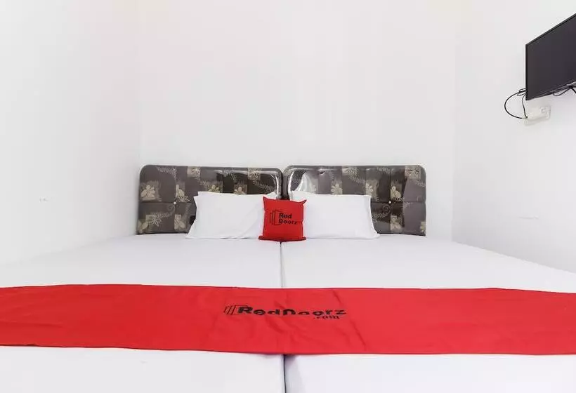 Majatalo Reddoorz Near Sam Ratulangi Airport Manado