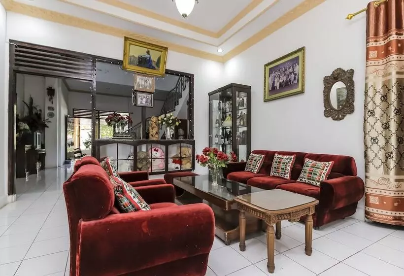 Majatalo Reddoorz Near Sam Ratulangi Airport Manado