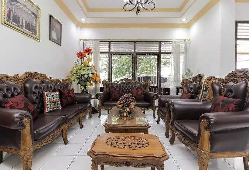 Majatalo Reddoorz Near Sam Ratulangi Airport Manado