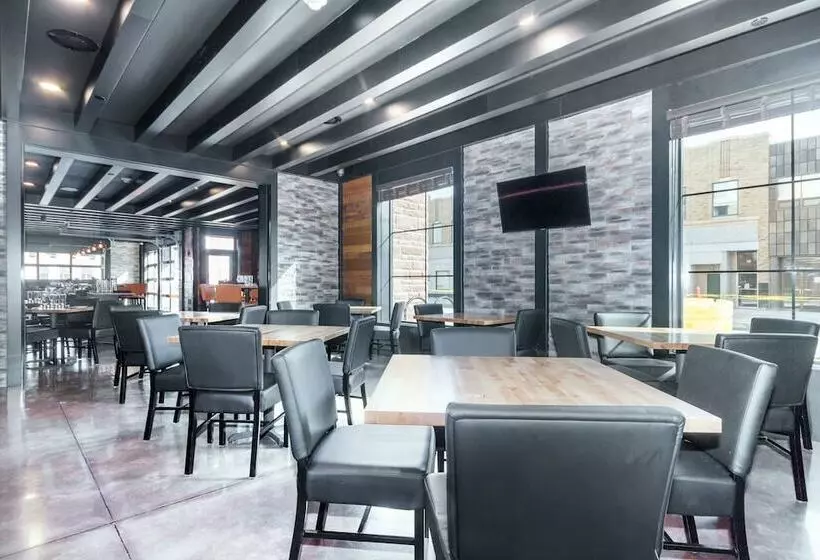 Cobblestone Hotel & Suites   Janesville