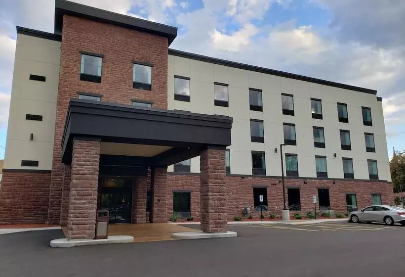 Cobblestone Hotel & Suites   Janesville