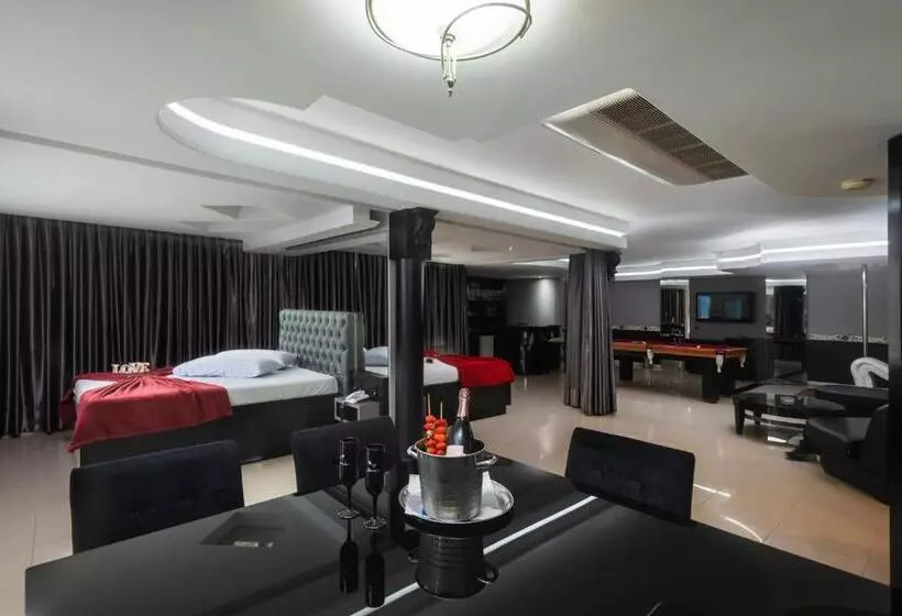 Motel 2001