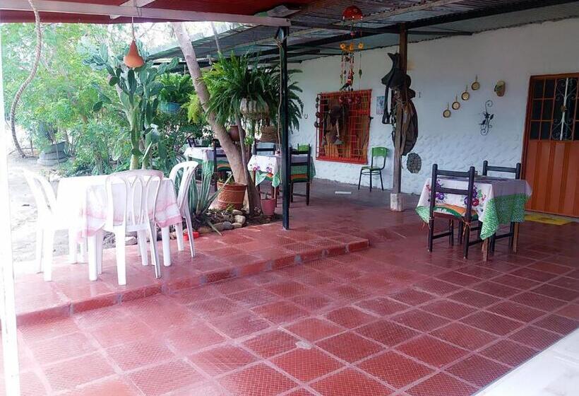 هتل Alojamiento Casa De Campo Los Cactus