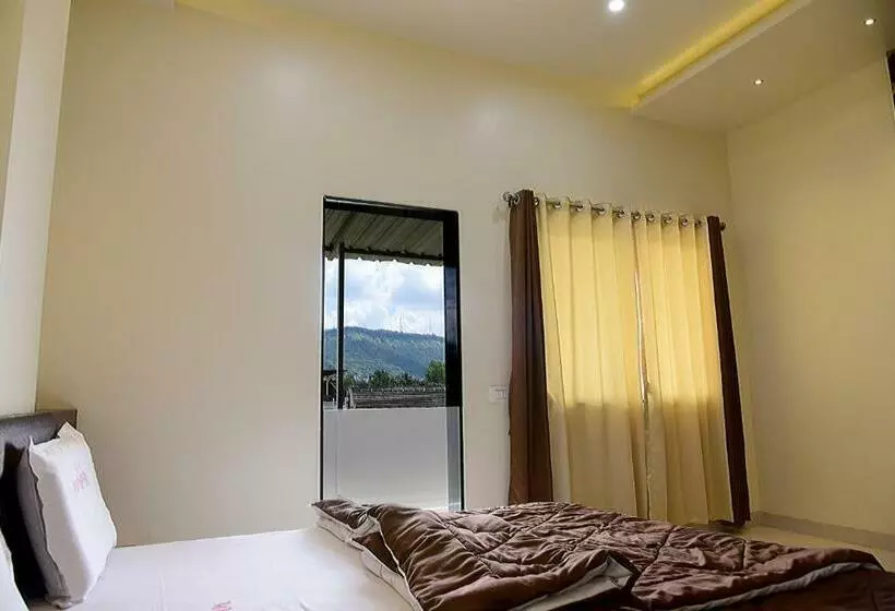 Hotel Pushpak