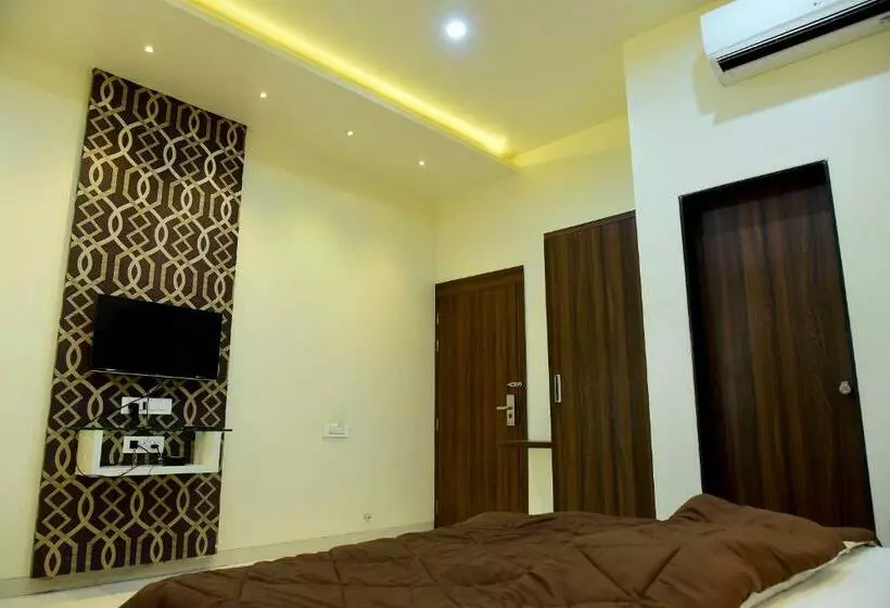 Hotel Pushpak