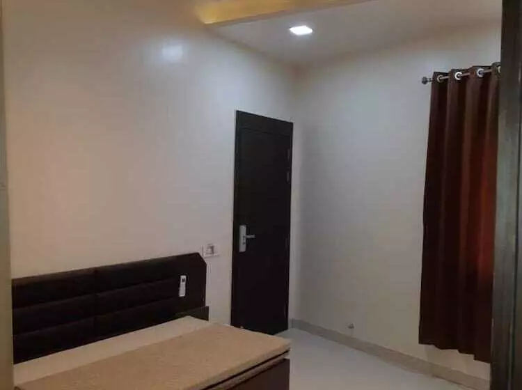 Hotel Pushpak