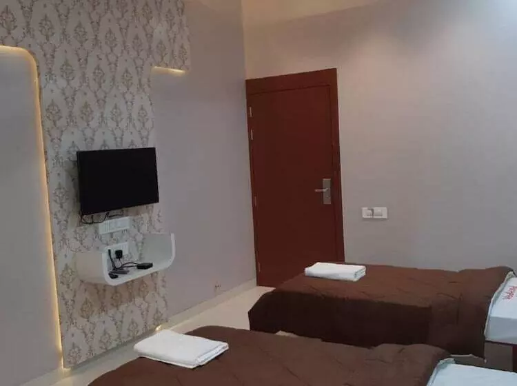 Hotel Pushpak