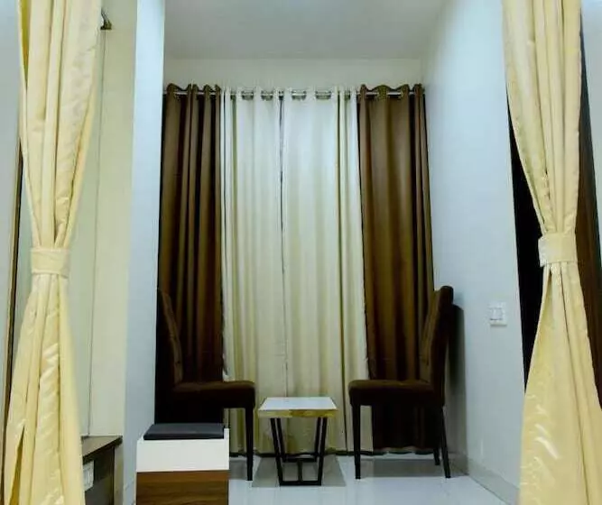 Hotel Pushpak