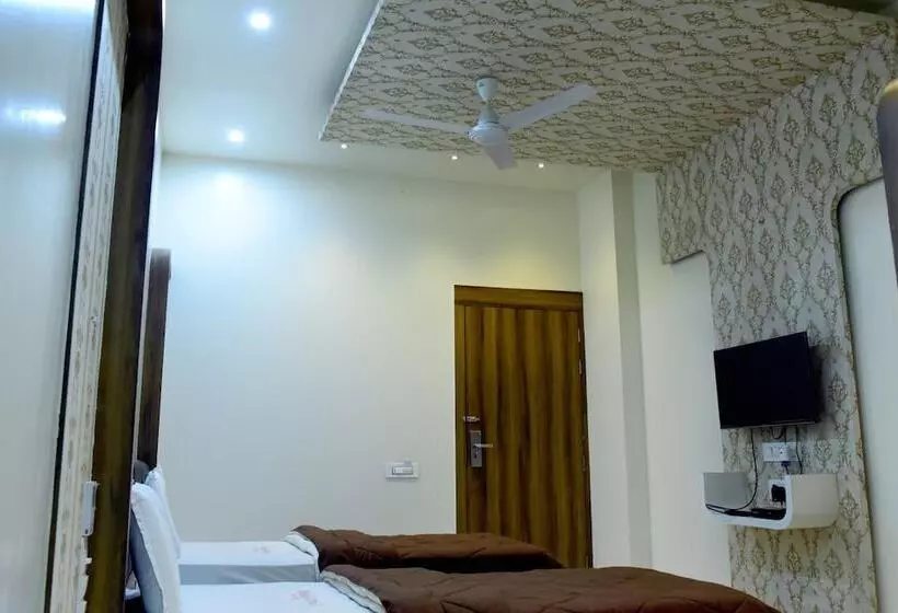 Hotel Pushpak