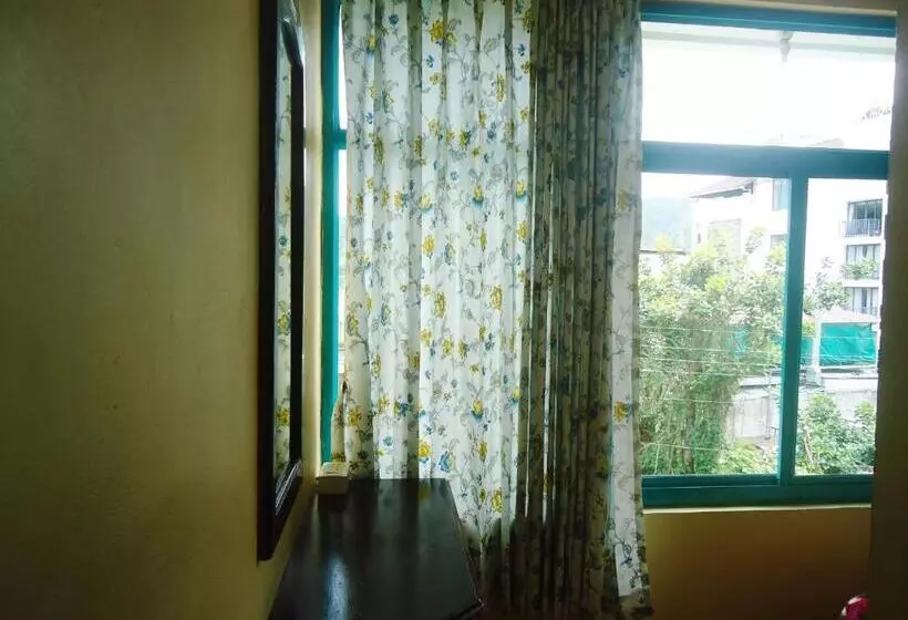 ユースホステル Greenview Holiday Inn