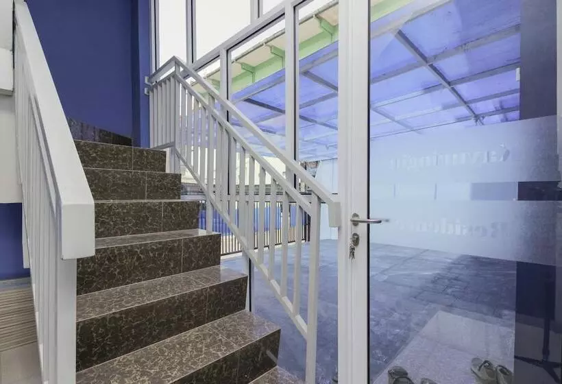 ペンション Reddoorz Syariah Near Metropolitan Mall Bekasi