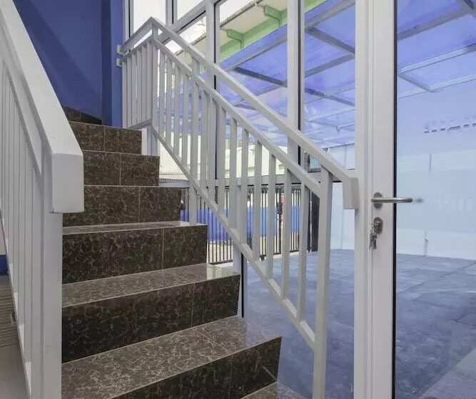 ペンション Reddoorz Syariah Near Metropolitan Mall Bekasi