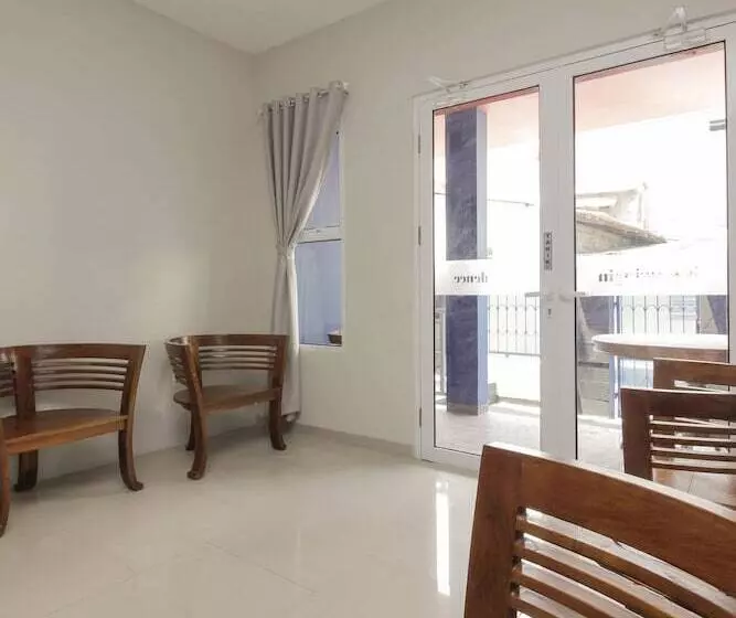 ペンション Reddoorz Syariah Near Metropolitan Mall Bekasi