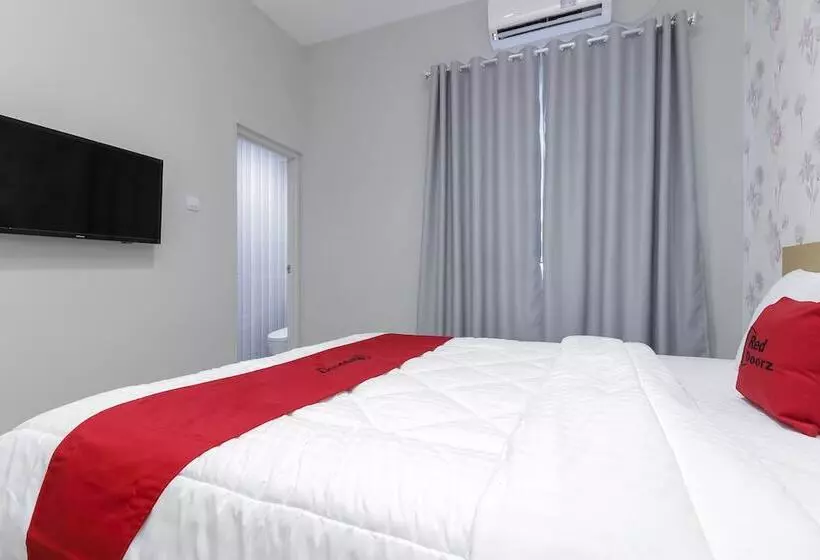 ペンション Reddoorz Syariah Near Metropolitan Mall Bekasi
