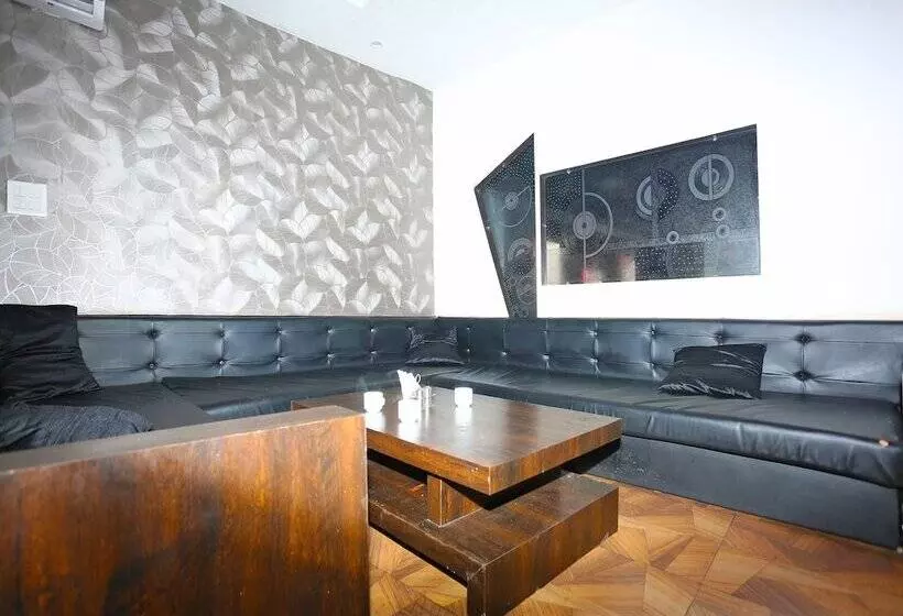 Oyo 15994 Hotel Bullet Inn & Lounge