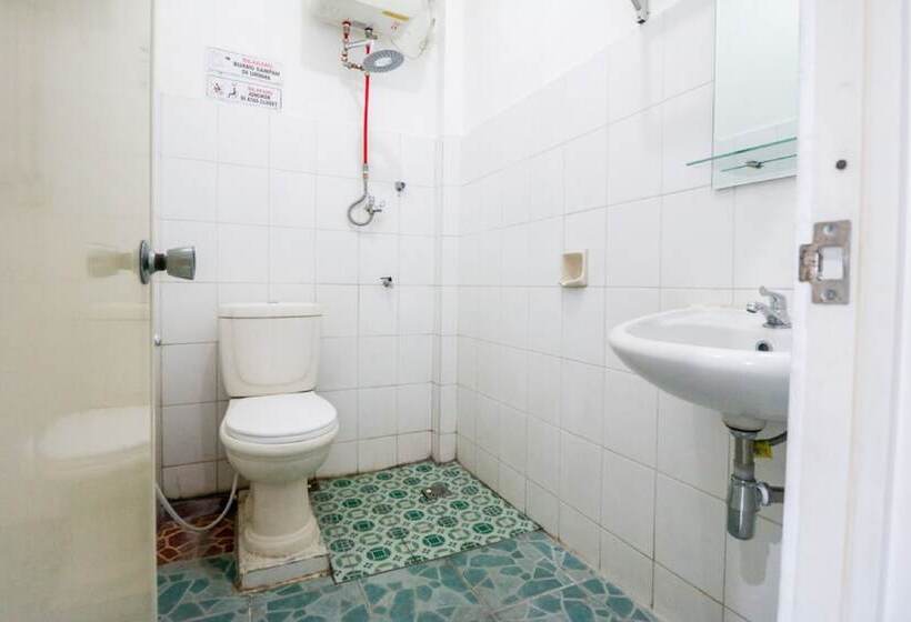 Pensjonat Reddoorz @ Jalan Diponegoro Lampung