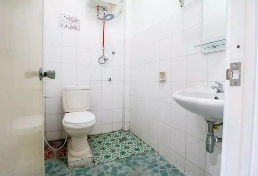 ペンション Reddoorz @ Jalan Diponegoro Lampung