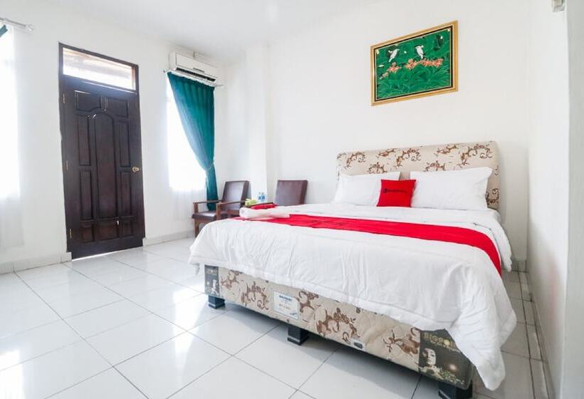 Pensjonat Reddoorz @ Jalan Diponegoro Lampung