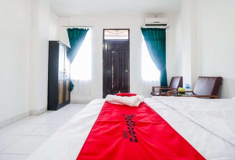 Pensjonat Reddoorz @ Jalan Diponegoro Lampung