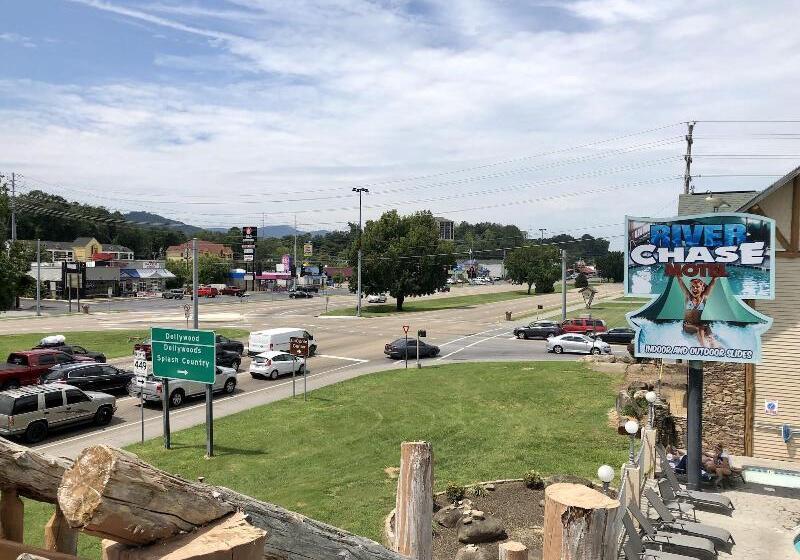 فندق على الطريق Riverchase Lodge