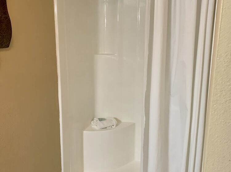 فندق على الطريق Riverchase Lodge