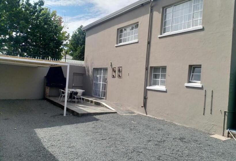 بنسيون Crane Cottage