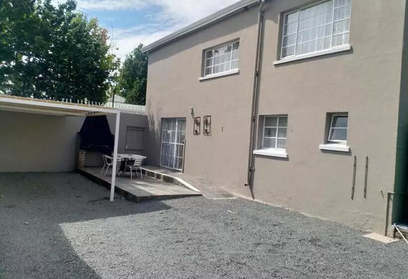 ペンション Crane Cottage