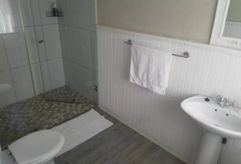 ペンション Crane Cottage