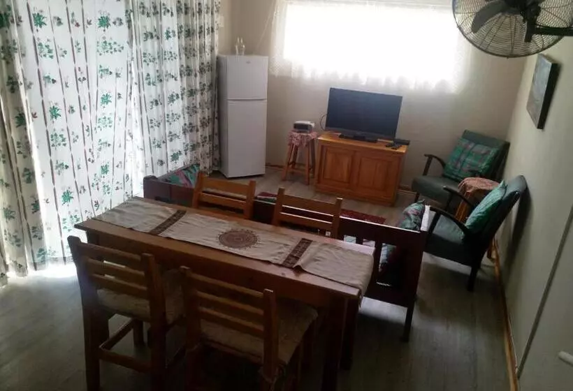 ペンション Crane Cottage