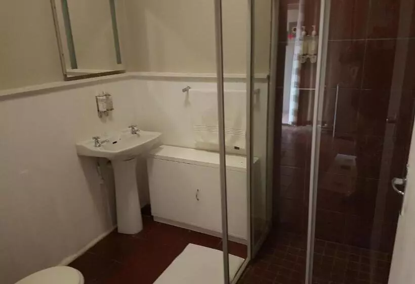 ペンション Crane Cottage