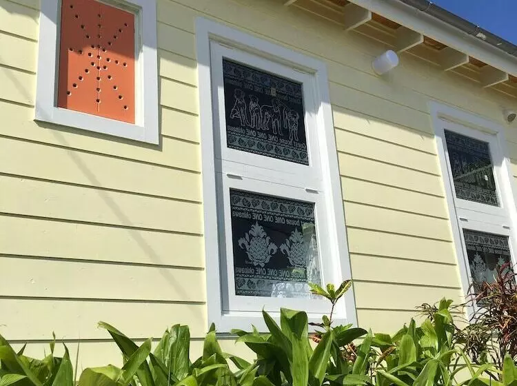 ペンション Guest House One One One