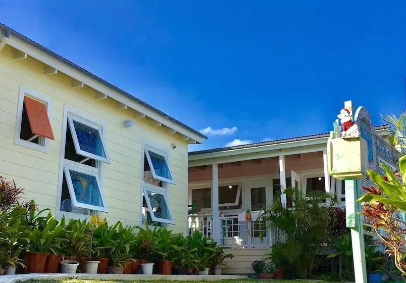 ペンション Guest House One One One