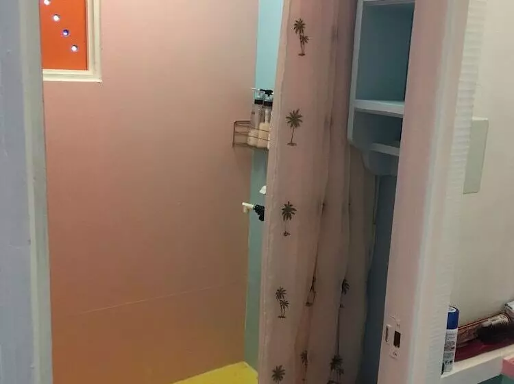 ペンション Guest House One One One