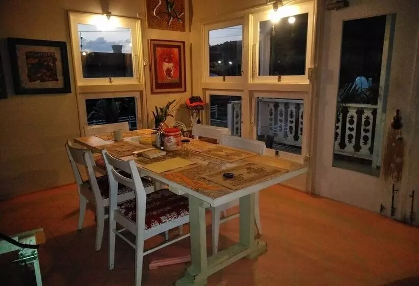 ペンション Guest House One One One