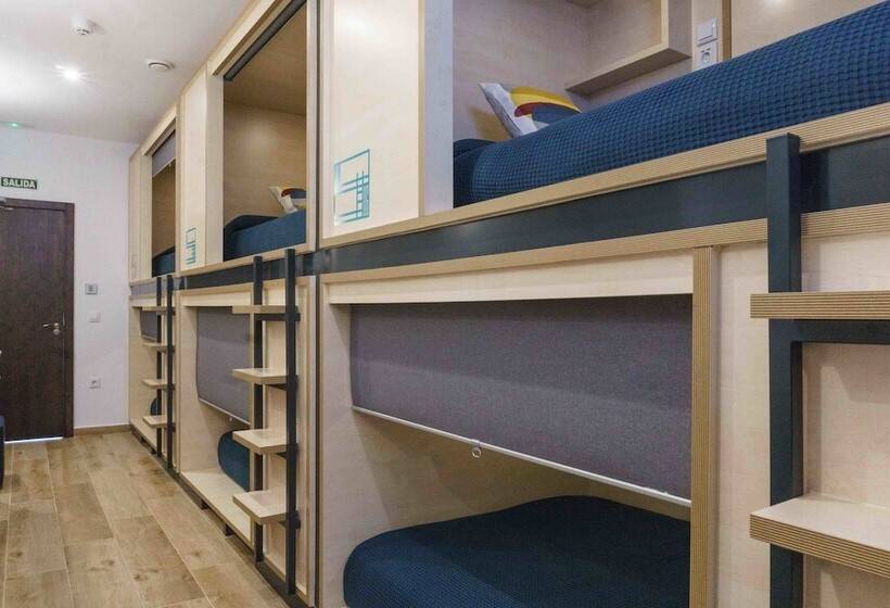 هتل کپسول Take Surf Hostel Conil