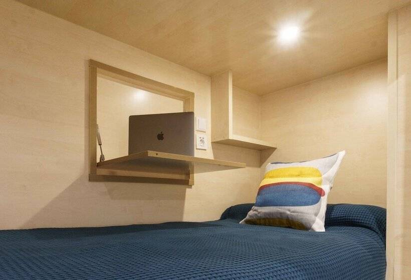 هتل کپسول Take Surf Hostel Conil